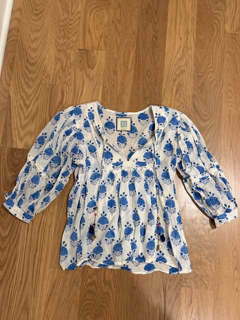 Bell blouse with blue design